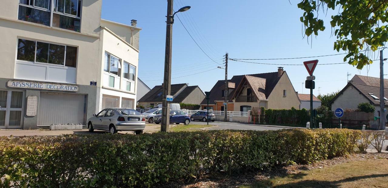 Les Lilas Ozoir-la-Ferrière Exterior foto
